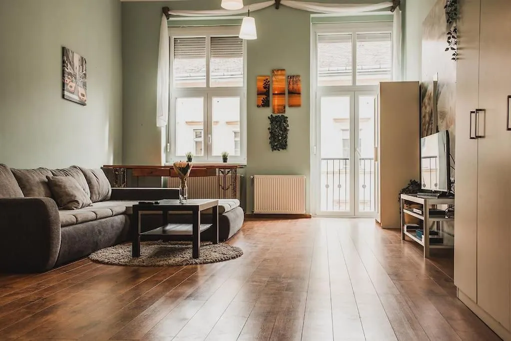 Main Street Apartment / Heart Of Bp Budapest