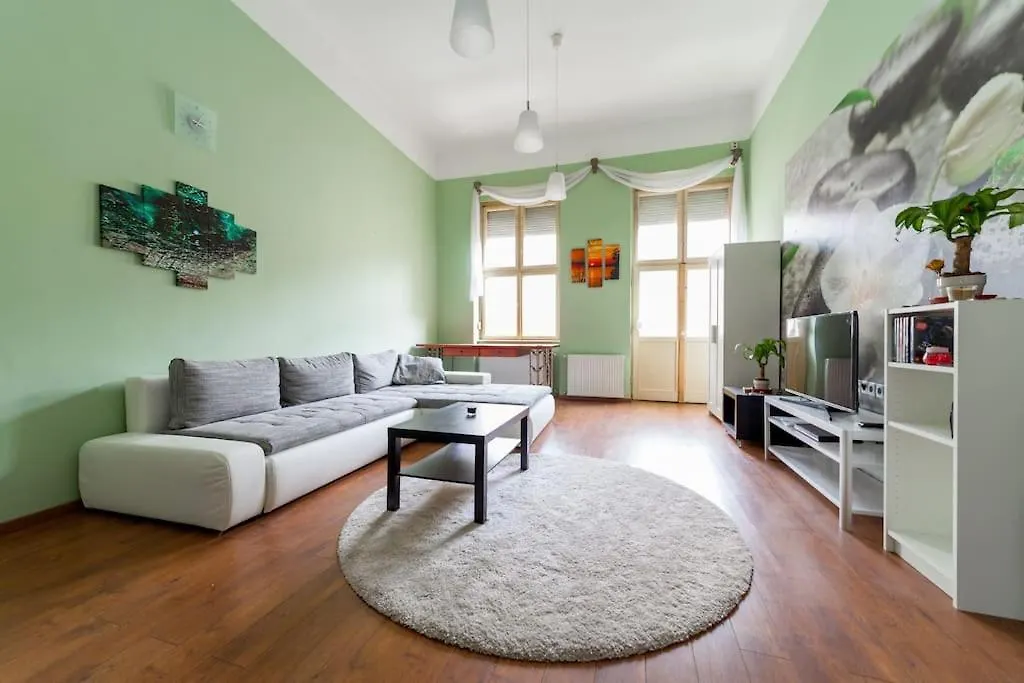 Main Street Apartment / Heart Of Bp Budapest Hungary